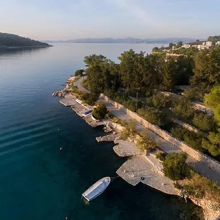 Petra - 50 M From Pebble Beach Apartment Necujam
