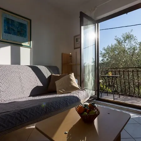Apartment Petra - 50 M From Pebble Beach *