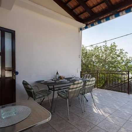 Petra - 50 M From Pebble Beach