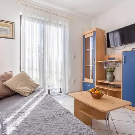 Petra - 50 M From Pebble Beach Apartment Necujam